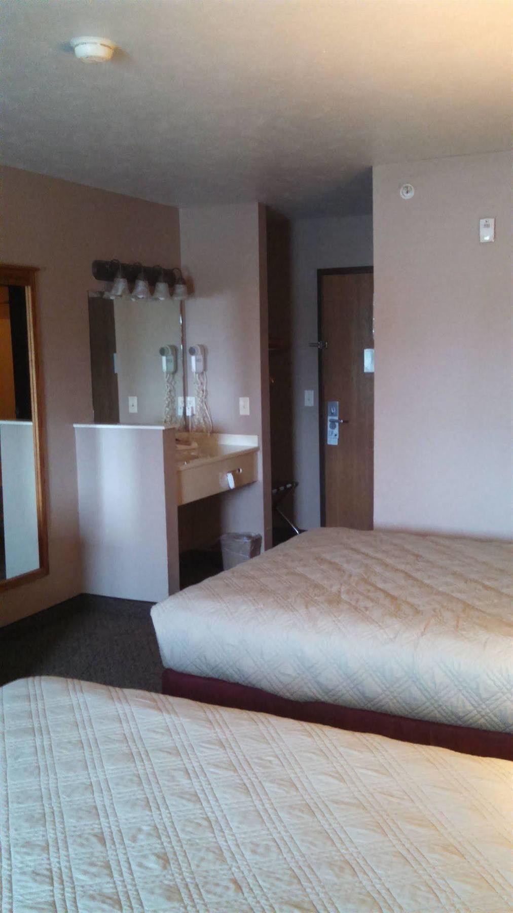 Capri Inn & Suites - Beatrice מראה חיצוני תמונה