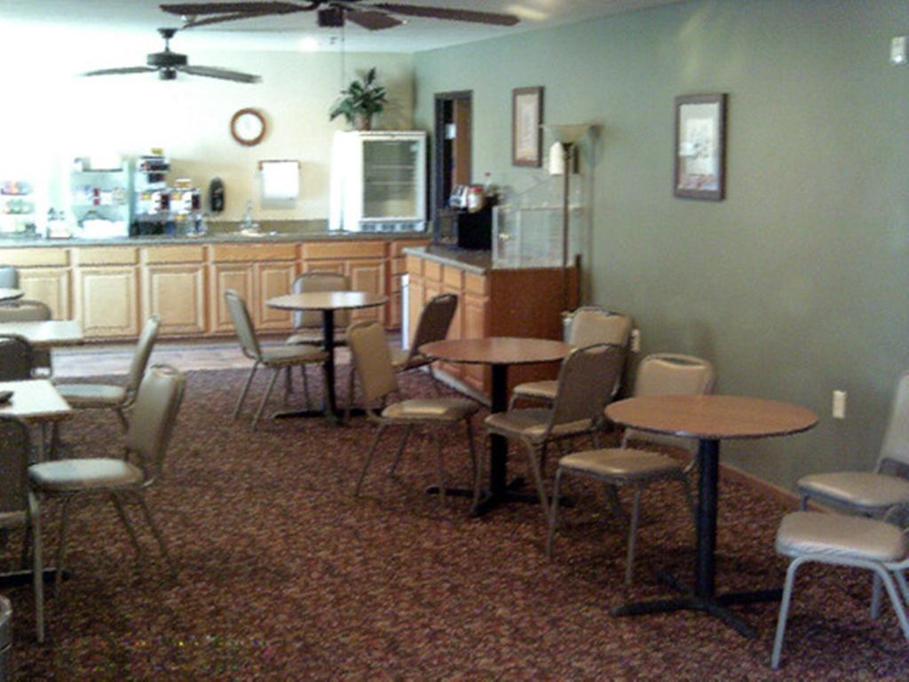 Capri Inn & Suites - Beatrice מראה חיצוני תמונה